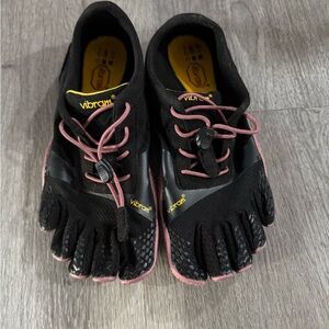 Vibram FiveFingers Black with Pink Trim